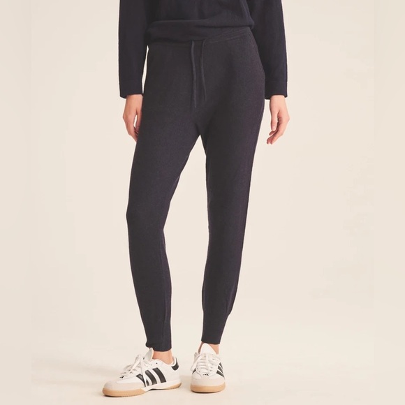 Naadam Off-Duty Cashmere Jogger in Black Small - Picture 2 of 16